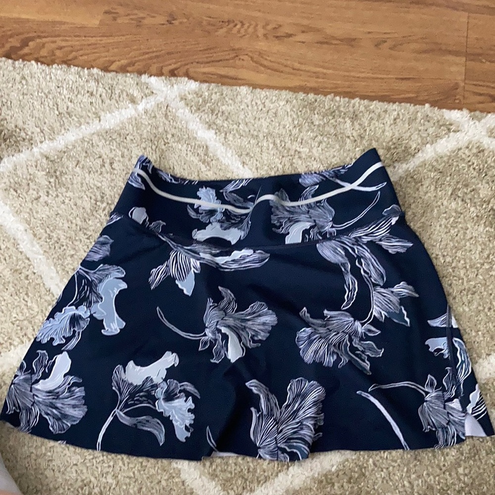 Athleta navy floral print skort